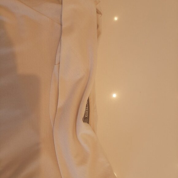 Arc'Teryx Cowl Neck - Short Sleeve T-Shirt - Women's Small - 42% Wool - Picture 4 of 8